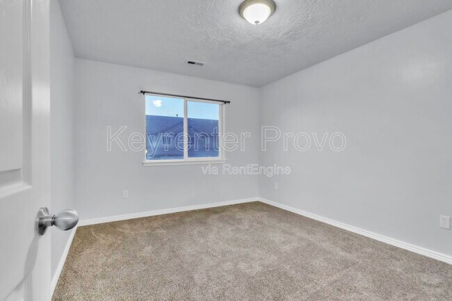 Building Photo - 2004 Churchill Dr