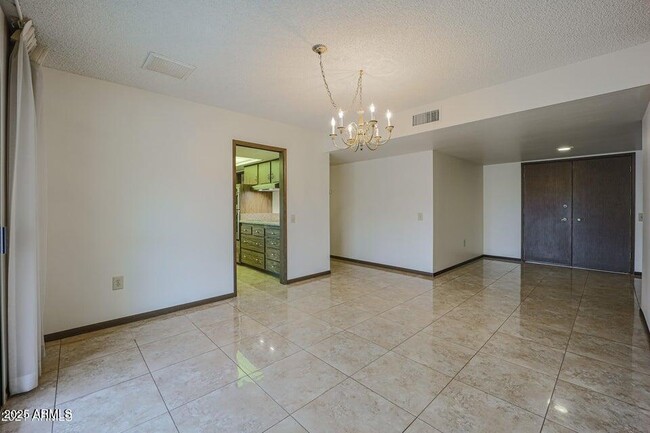 Building Photo - 13135 W Castlebar Dr