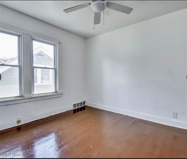 Building Photo - 1051 E 171st St