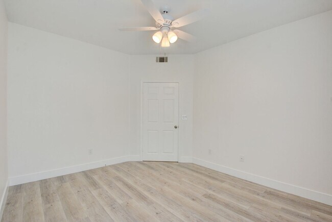 Building Photo - Completely updated and remodeled bottom-fl...