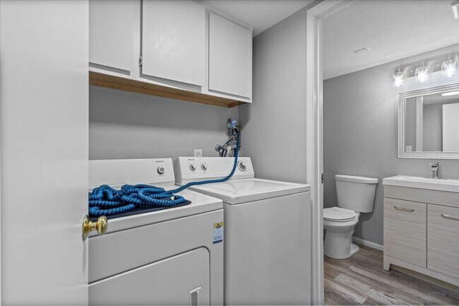 Building Photo - Woodchase Dual Primary Bedroom Condo