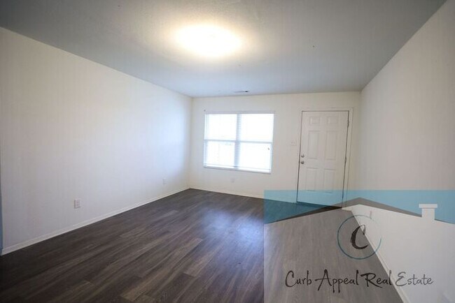 Building Photo - Move in special $800!! Beautiful 3 bed / 2 bath home - Nettleton!!