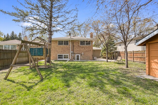 Building Photo - 9233 Parkside Ave