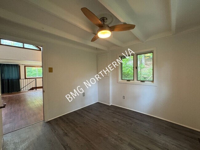 Building Photo - 8221 Barron St