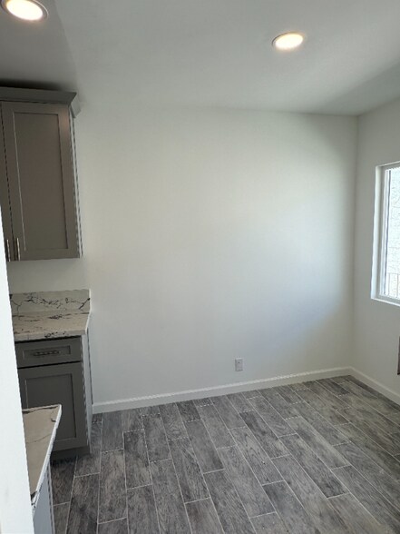 Building Photo - 14633 Sylvan St