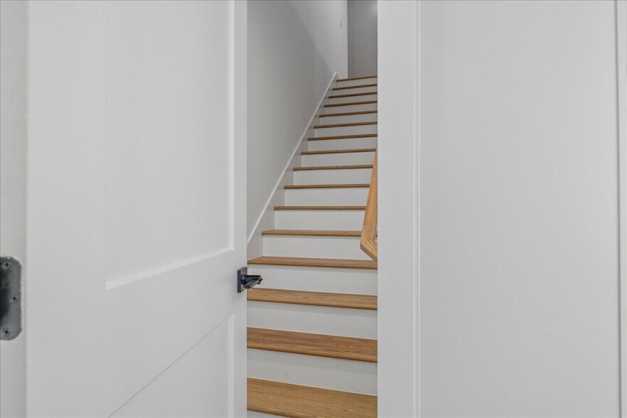 Building Photo - 803 Dupree St