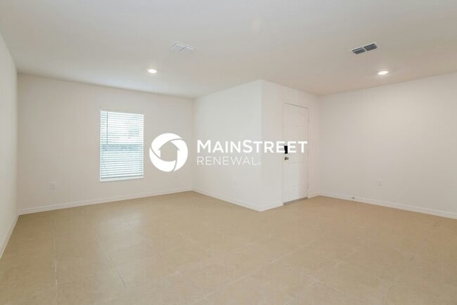 Building Photo - 4 Bedroom Pet-Friendly Home in Dundee, FL with Main Street Renewal