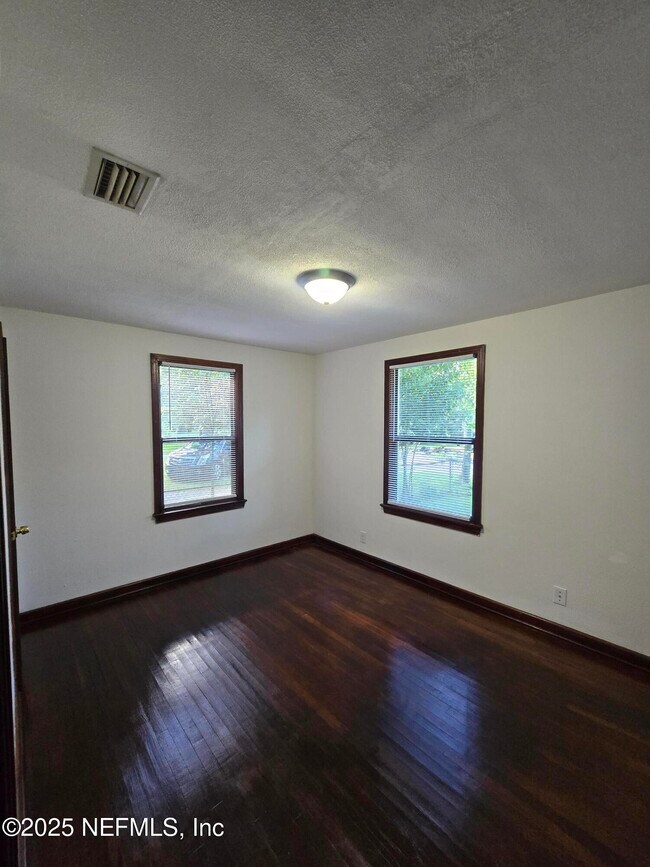 Building Photo - 2456 Ellington Ave