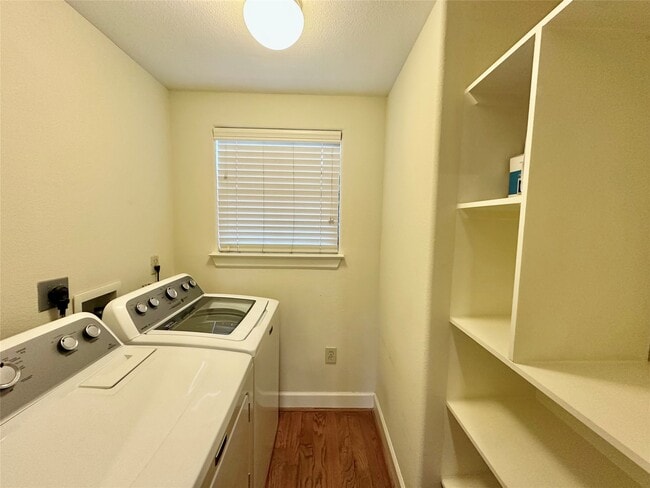 Building Photo - 1602 Elgin St