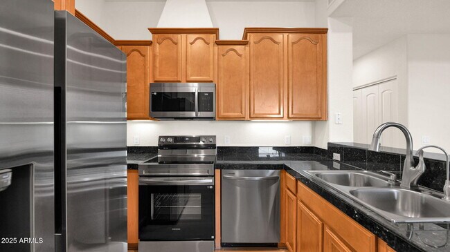 Building Photo - 7027 N Scottsdale Rd