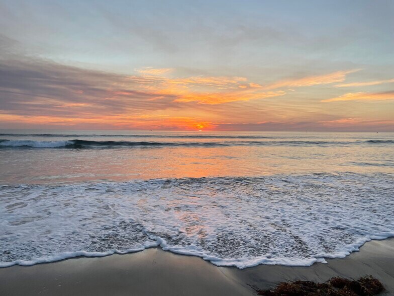 One block away! - 5051 La Jolla Blvd