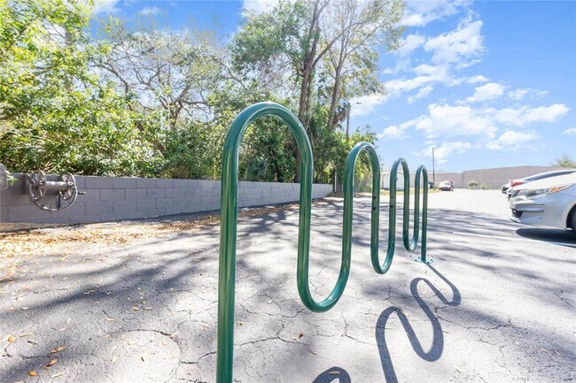 Building Photo - 2000 15th Ct NW