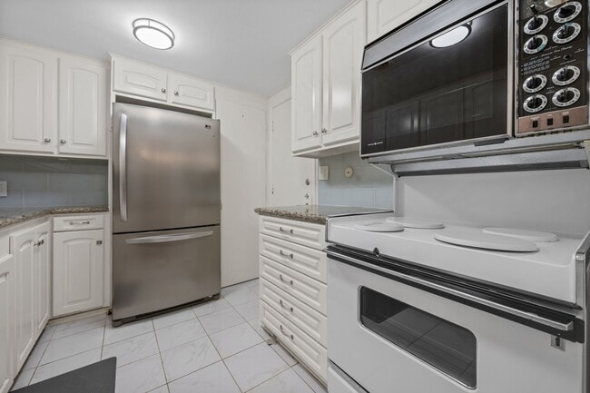 Building Photo - 642 S Ripple Creek Dr
