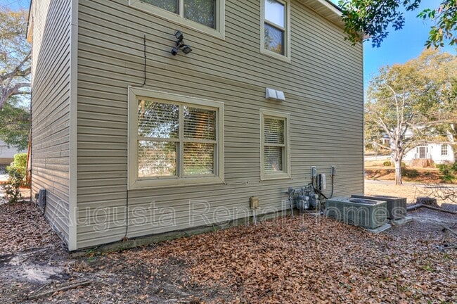 Building Photo - 1402 Johns Rd