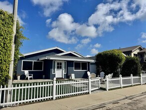 Building Photo - 5033 Island View St