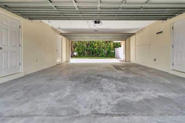 Building Photo - 205 S Woodland St