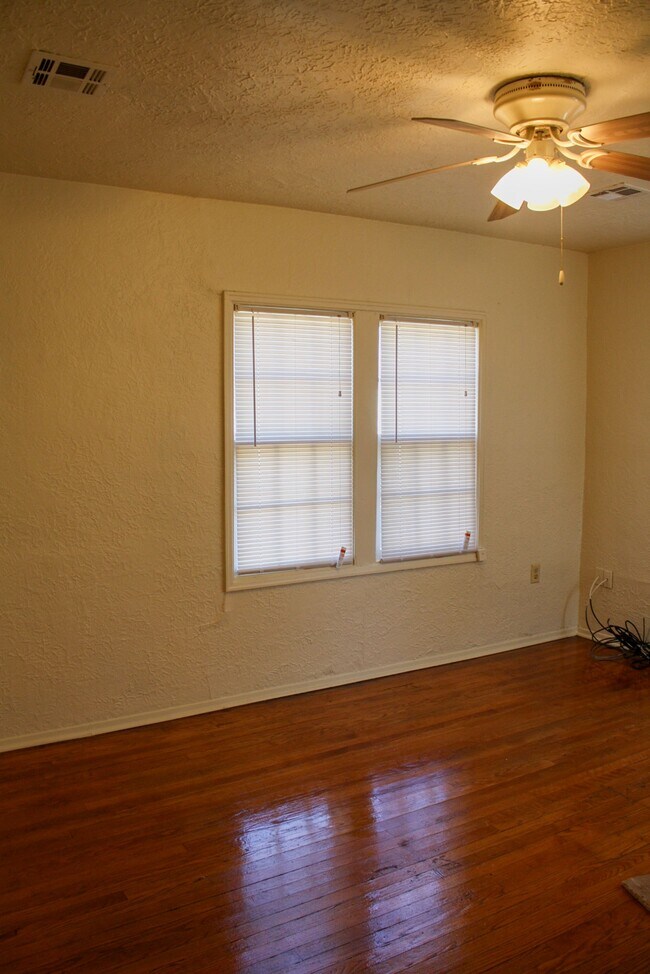 Building Photo - 1708 NW Arlington Ave