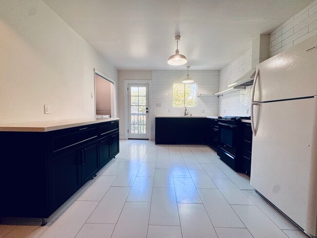 Kitchen has a lot of storage + bright light. - 1007 S Plymouth Blvd