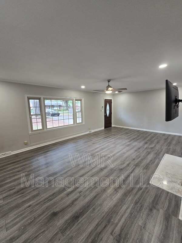 Building Photo - 420 Downey Pl
