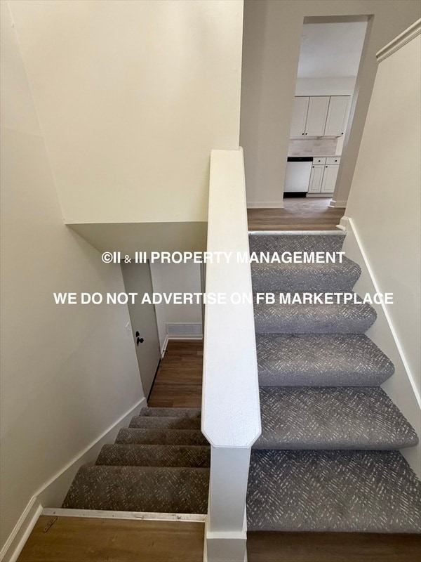 Building Photo - 816 S Montclaire Dr