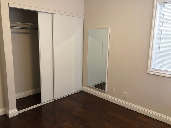 Building Photo - 4 BEDROOM / 2 BATH SINGLE FAMILY HOME W/ CASITA