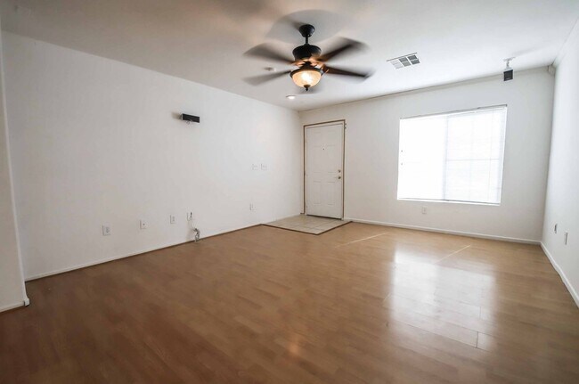 Building Photo - 7204 Platinum Peak Ave