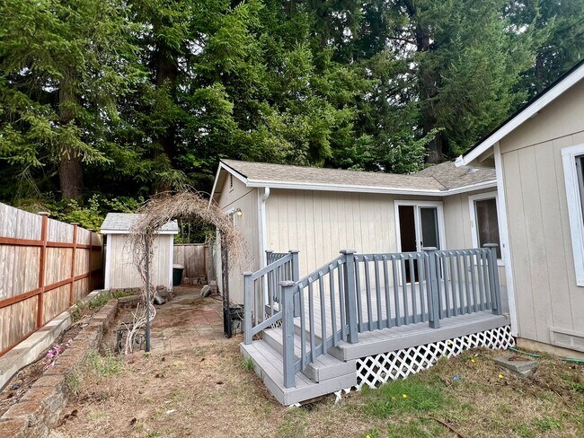 Building Photo - Move-In Special! Remodeled Rambler with La...