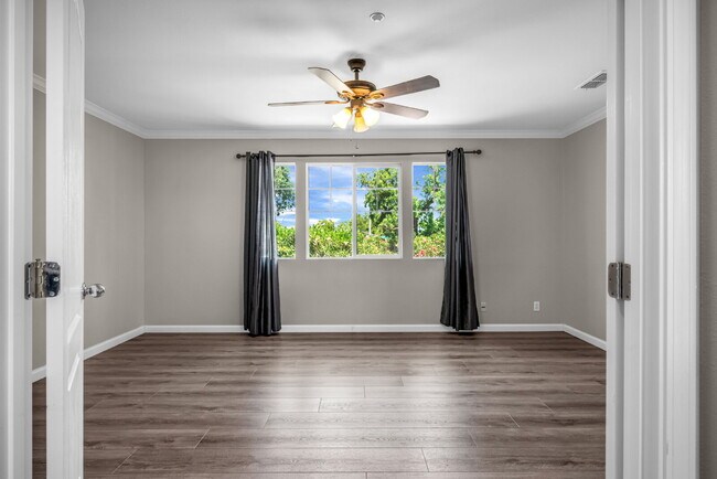 Building Photo - The Woodland Rental You've Been Looking For