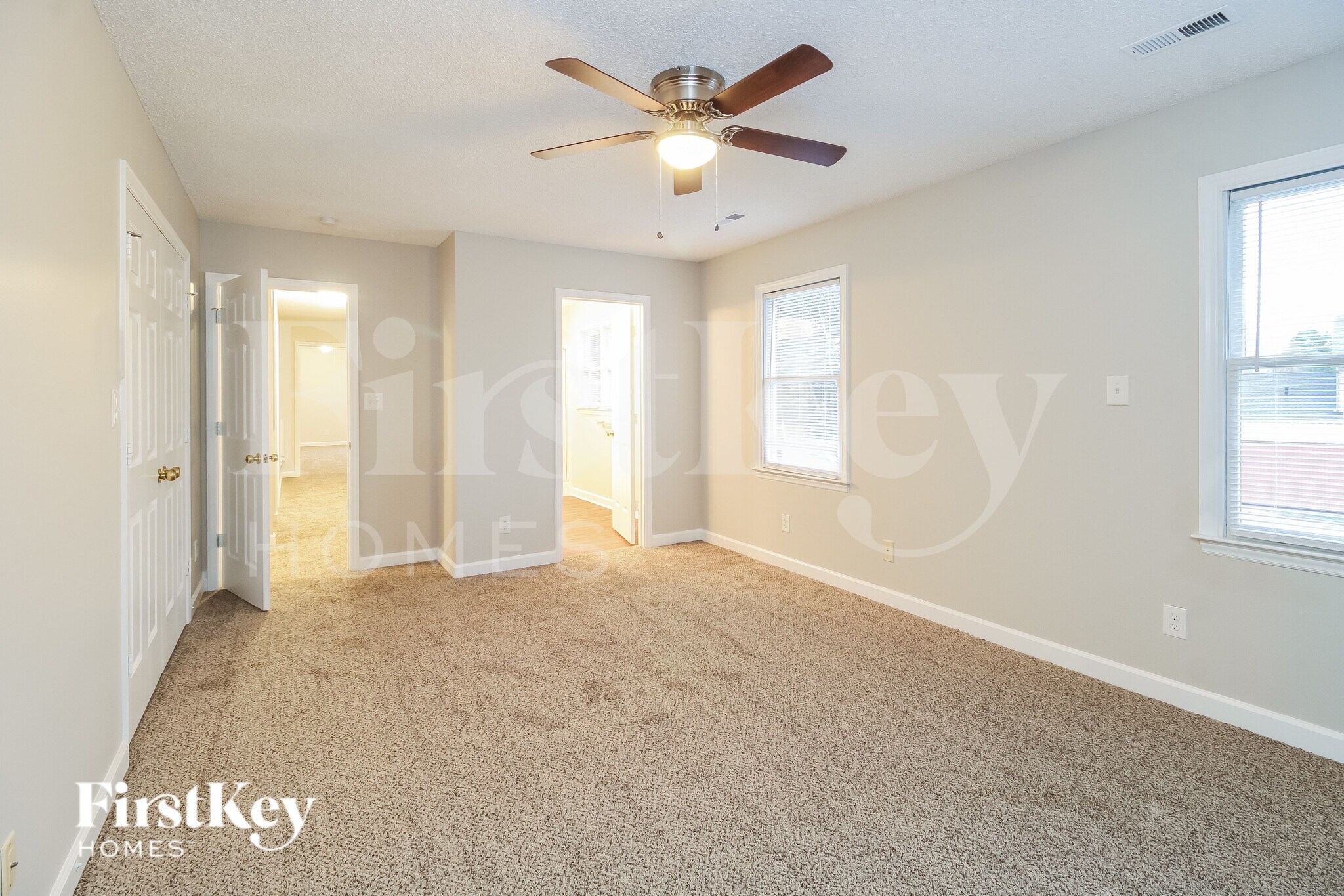 Building Photo - 4004 Deerfield St