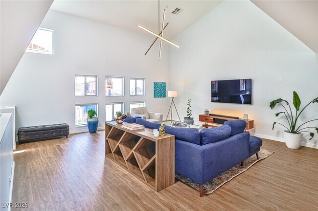 Building Photo - 251 Tower St