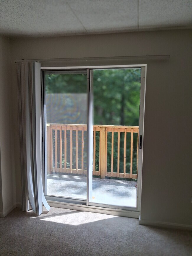 Building Photo - 630 Newbridge Ct