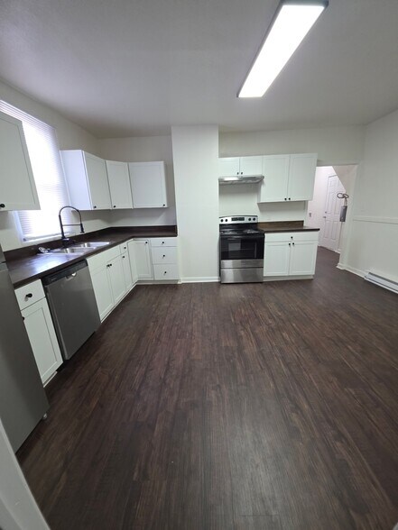 Building Photo - 1521 Cary Ave