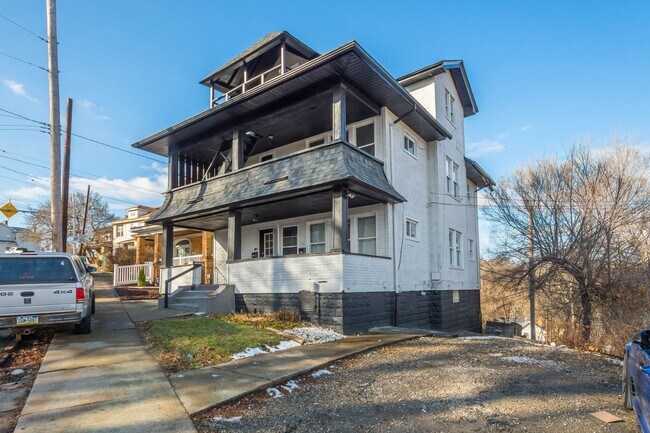 Building Photo - 1024 Steuben St