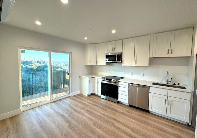 Building Photo - Canyon View Duplex w/ utilities (electric) included