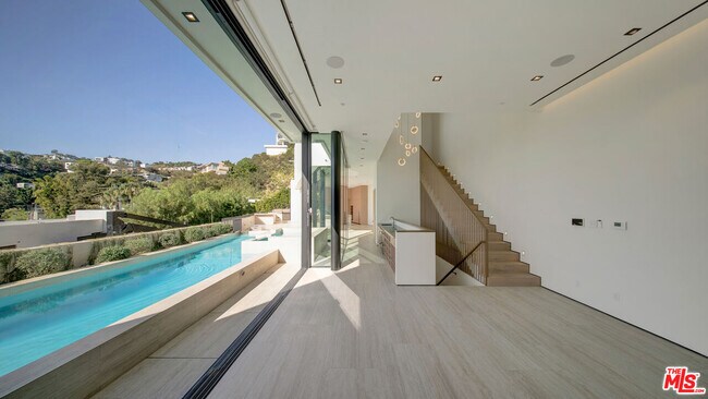 Building Photo - 8765 Hollywood Blvd