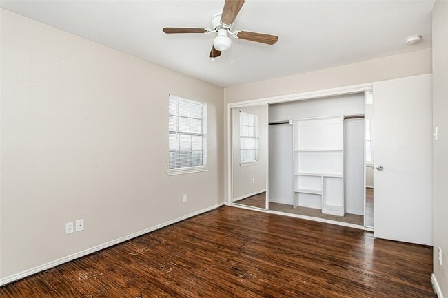 Building Photo - 10818 Sharondale Ln