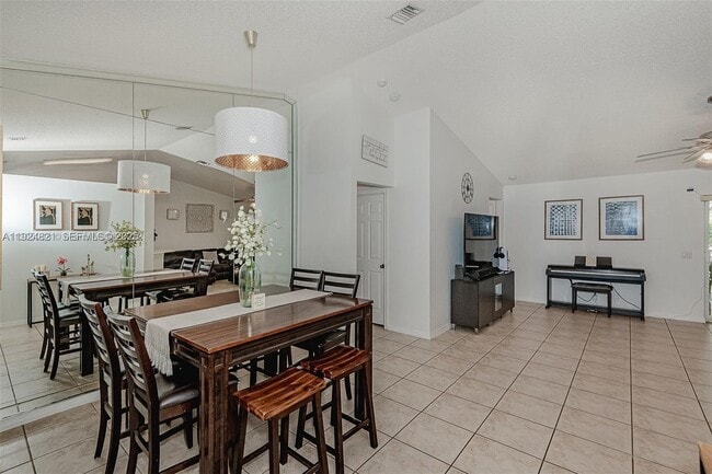 Building Photo - 1641 Zenith Way