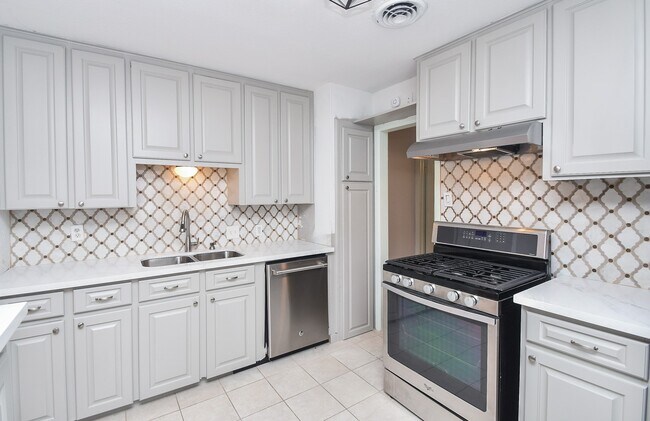 Building Photo - 6602 Housman