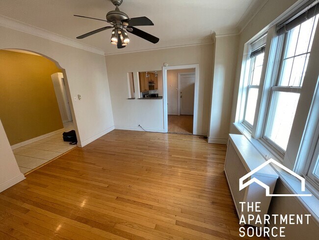 Building Photo - 5000 S Cornell Ave