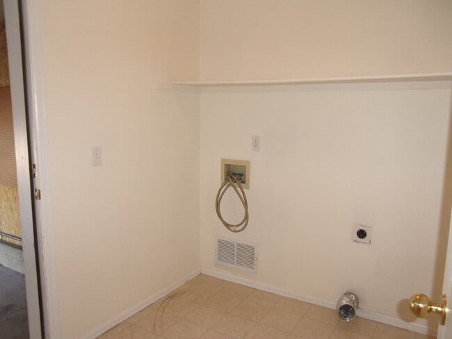 Building Photo - Highlands Ranch 2-Story (22AS)