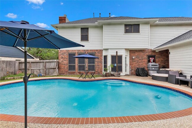 Building Photo - 25823 Lake Lawn Dr