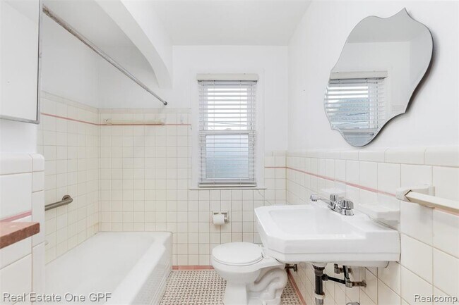 Building Photo - 699 St Clair Ave