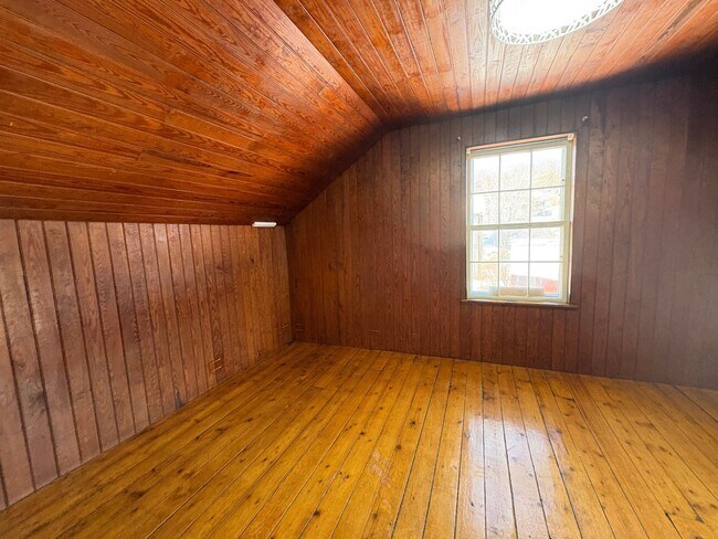 Building Photo - 320 Chamberlain Rd