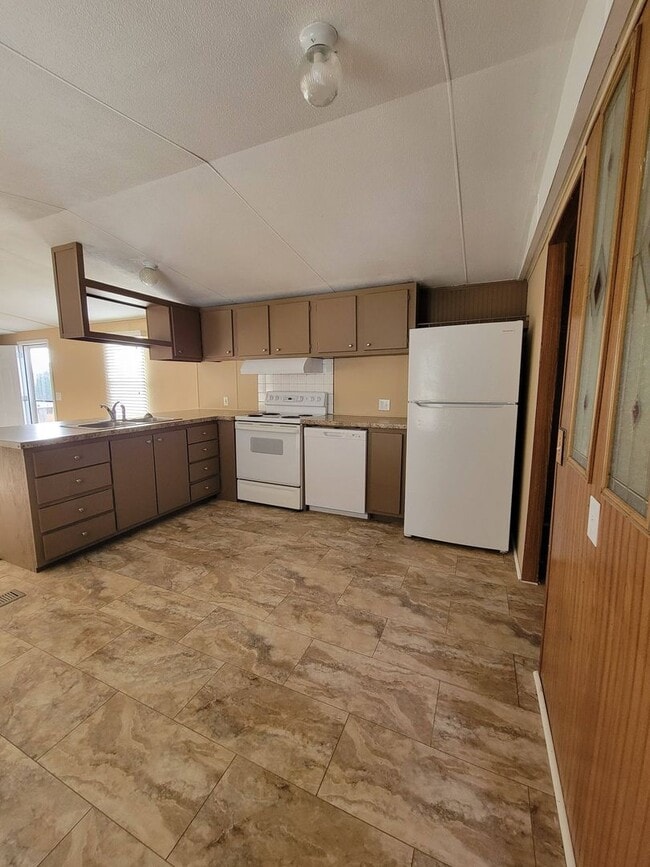 Building Photo - Ready to Move in