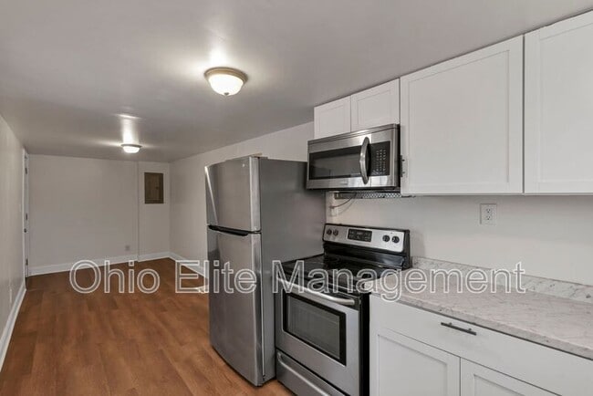 Building Photo - 85 1/2 S Wheatland Ave