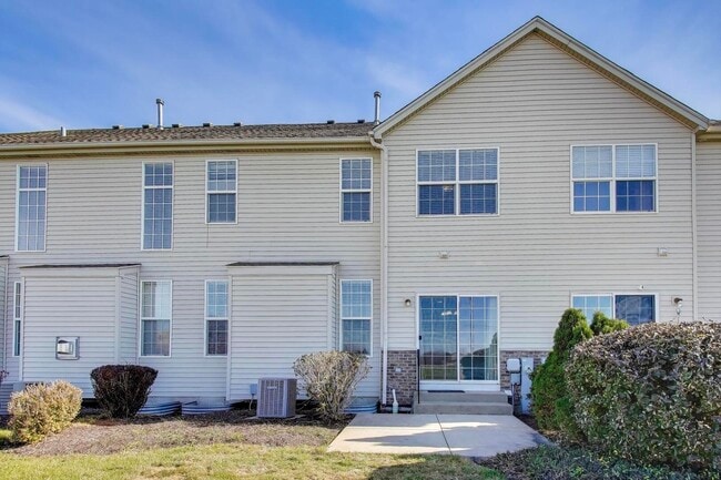 Building Photo - 23927 McMullin Cir