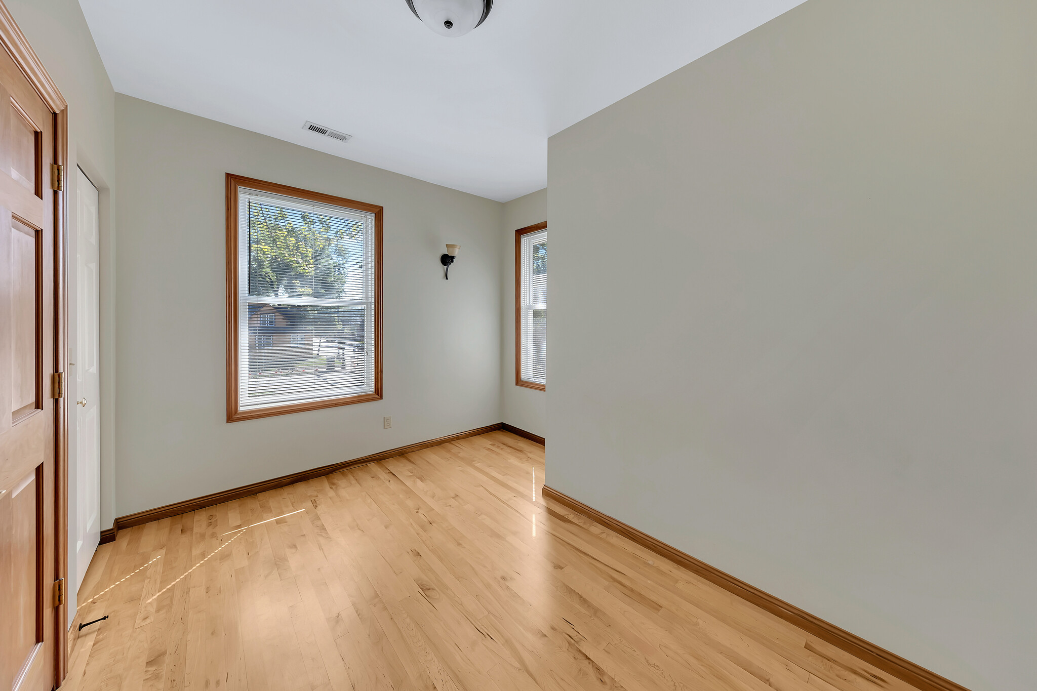 Sunny Bedrooms - 1715 Como Ave SE