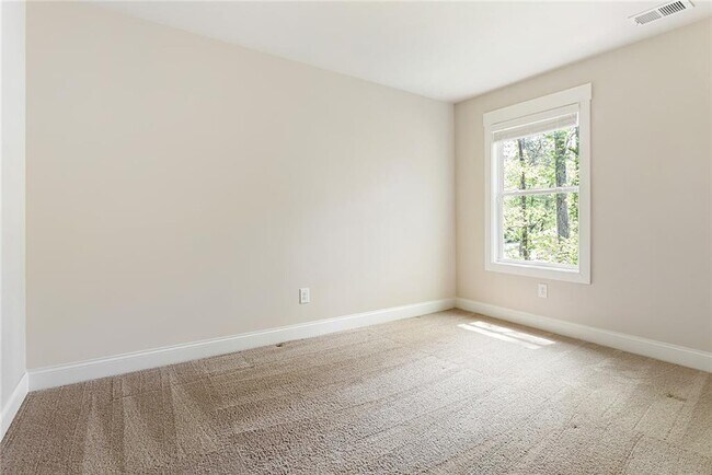 Building Photo - 2813 White Oak Ln