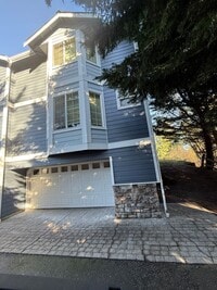 Building Photo - End-Unit Shadow Creek Townhome; 3 bedroom ,2.5 bath