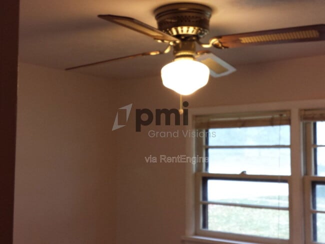 Building Photo - 1483 Greendell Dr